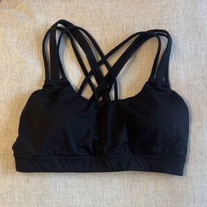 Sleek Black Cross-Back Sports Bra